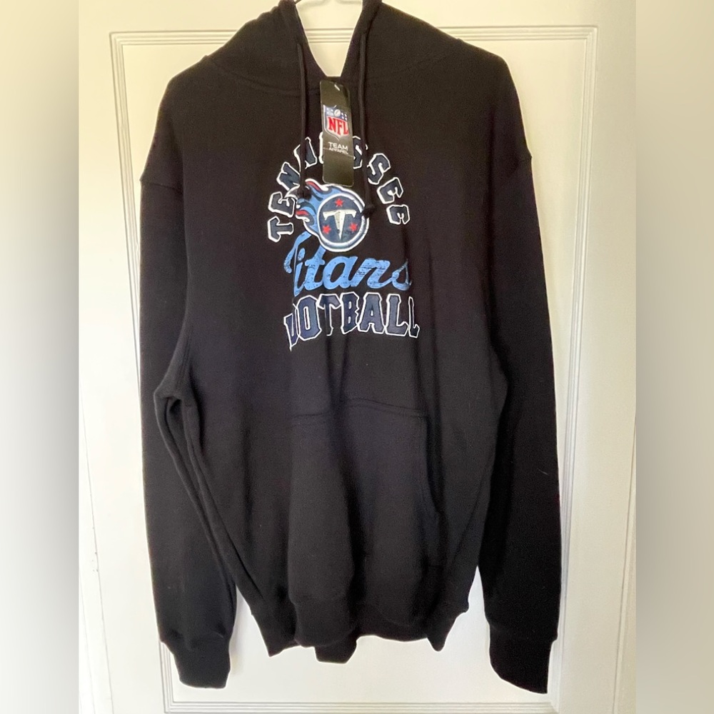 Mens Large Titan Hoodie. New with tag